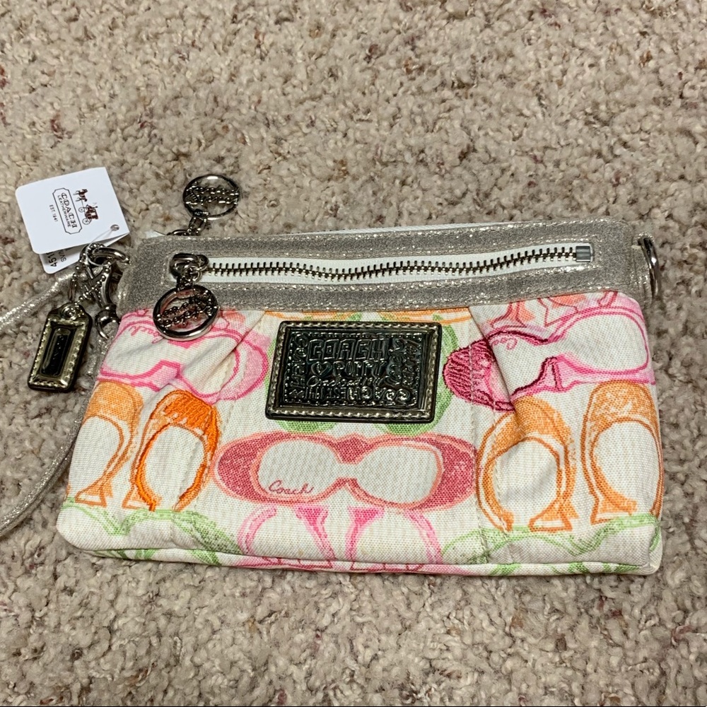 NWT Large Coach Wristlet in Scribble Print